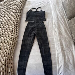 Beyond Yoga Black Tie-Dye Leggings & Crop Tank Set